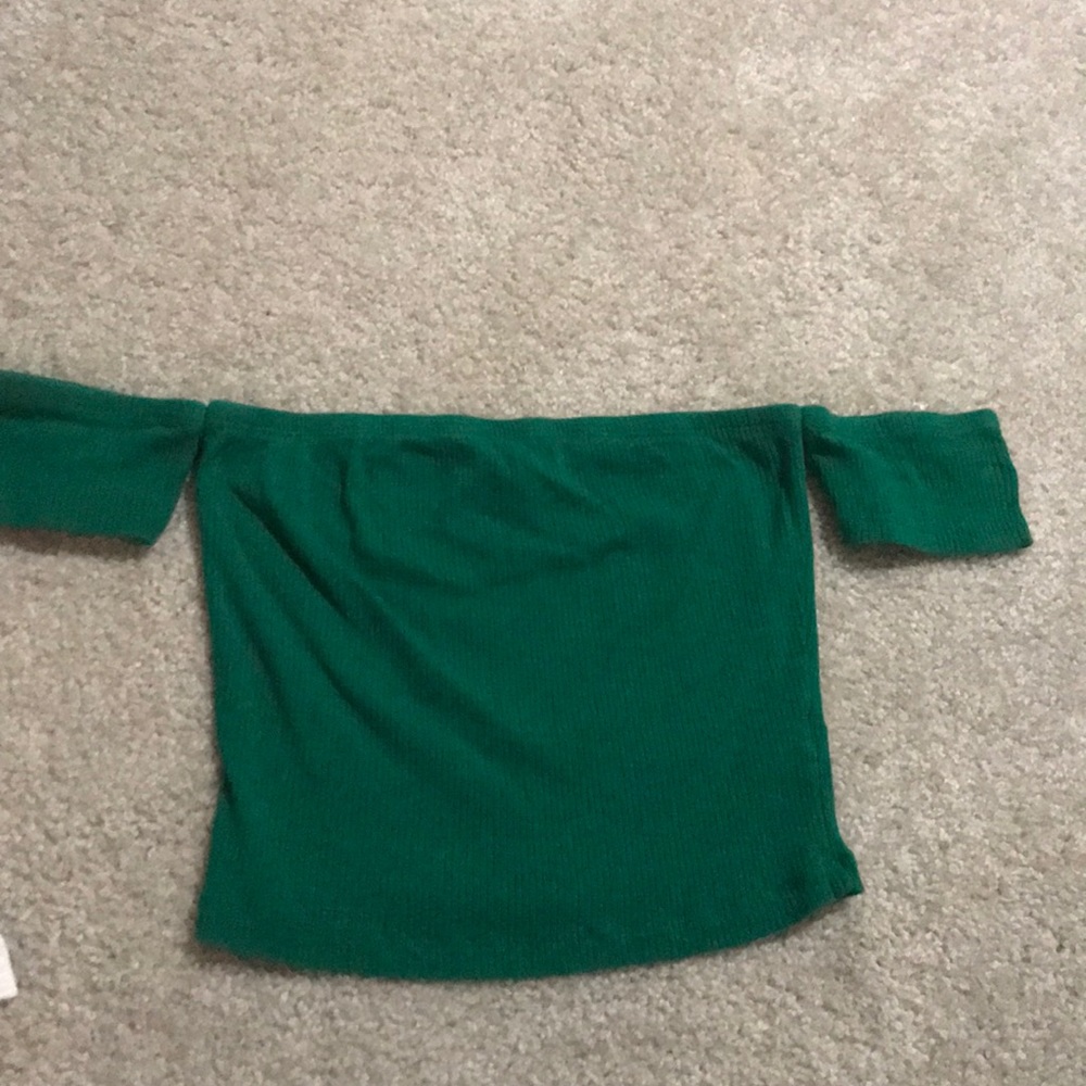 Off The Shoulder crop too
